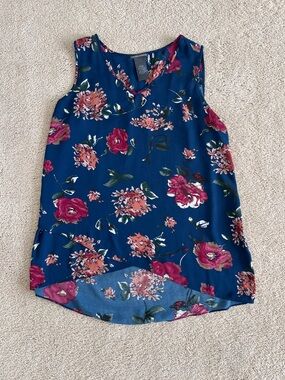 Chelsea & Theodore Navy Floral Dressy Sleeveless V-Neck Top with Pink Blooms